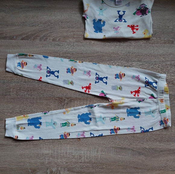 Hanna Andersson Sesame Street pjs 6-7 - Picture 11 of 16